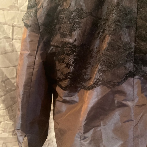 “TRISTAN& ISEUT” IRIDESCENT SATINY MAUVE LACE OVER LAY  SHORT OPEN JACKET. - Picture 10 of 16